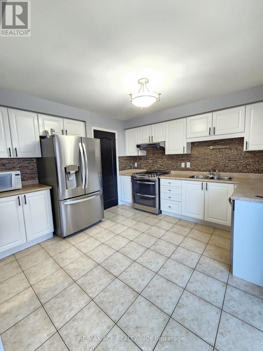 32 Keats Terrace, Brampton, Ontario  L7A 3N1 - Photo 10 - W12578270