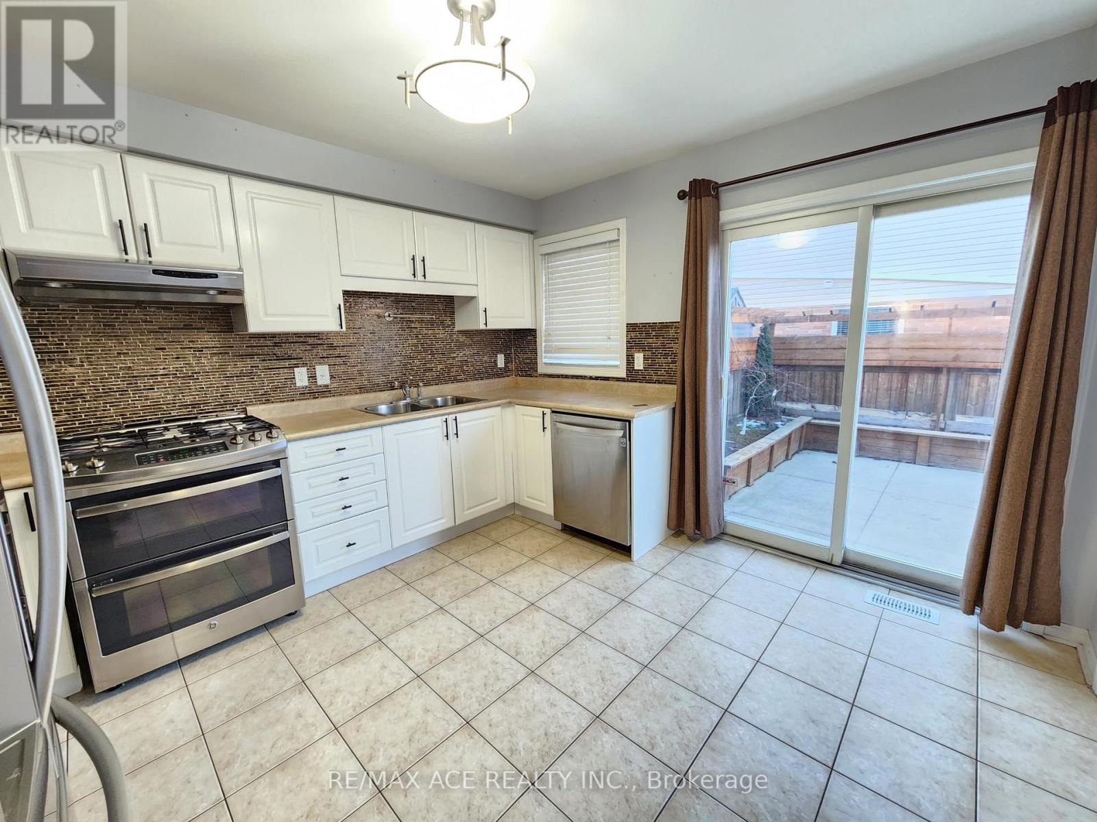 32 Keats Terrace, Brampton, Ontario  L7A 3N1 - Photo 11 - W12578270