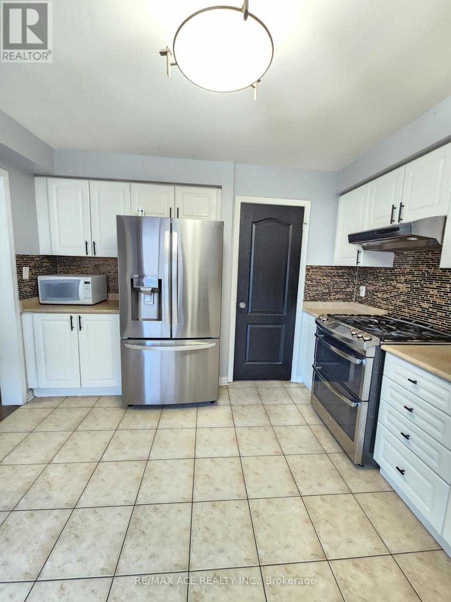 32 Keats Terrace, Brampton, Ontario  L7A 3N1 - Photo 12 - W12578270