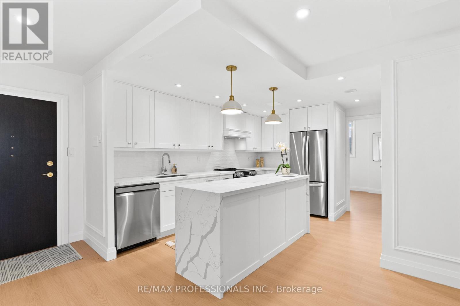 508 - 820 Burnhamthorpe Road, Toronto, Ontario  M9C 4W2 - Photo 5 - W12578274