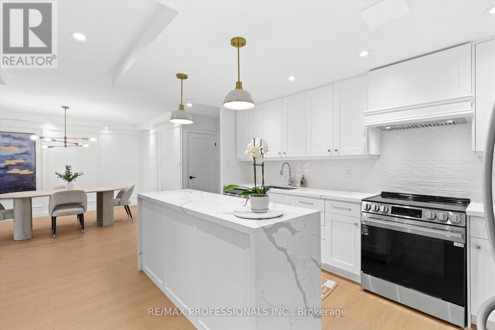 508 - 820 Burnhamthorpe Road, Toronto, Ontario  M9C 4W2 - Photo 8 - W12578274