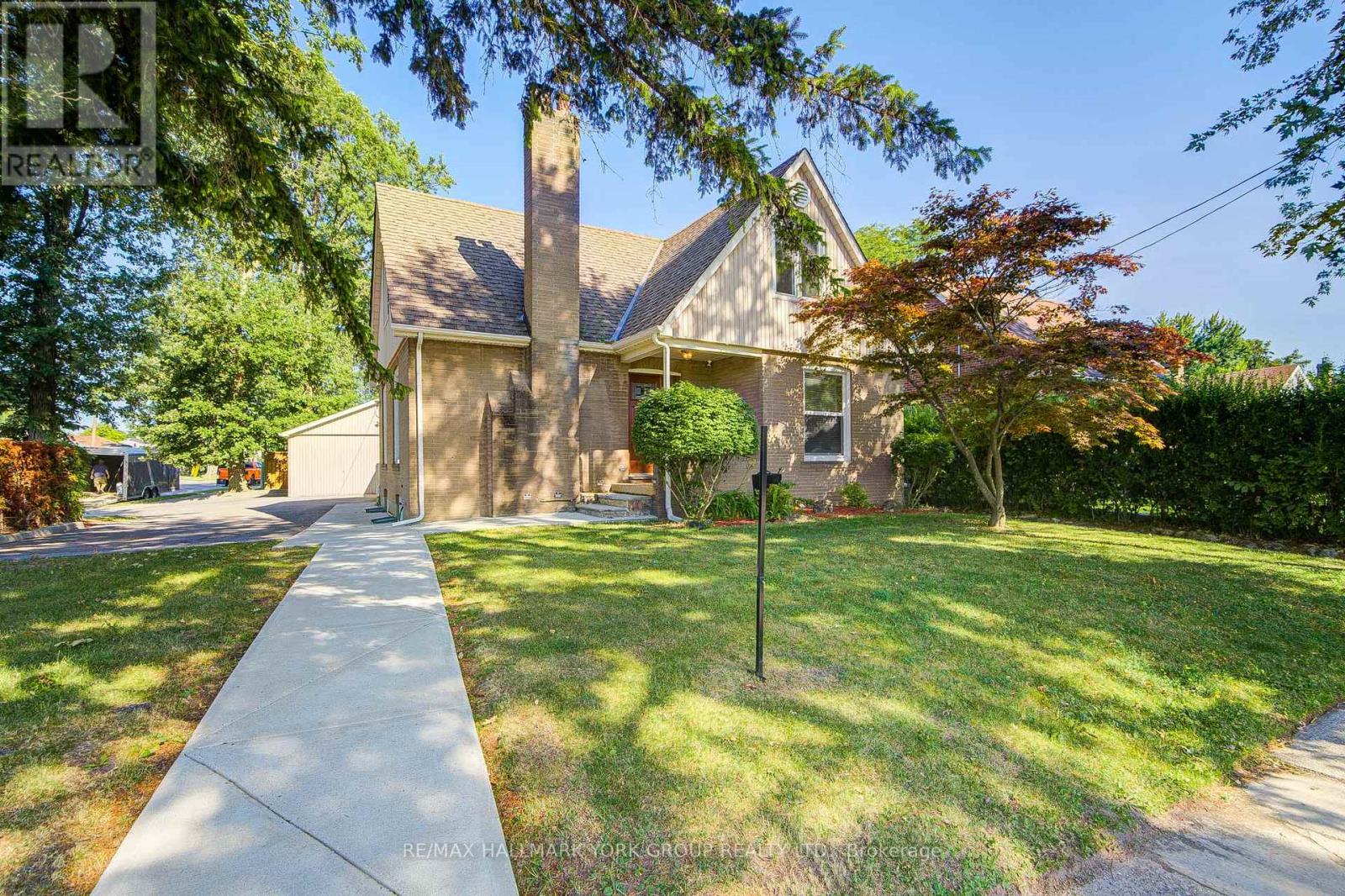 26 GREGORY STREET, Brampton, Ontario