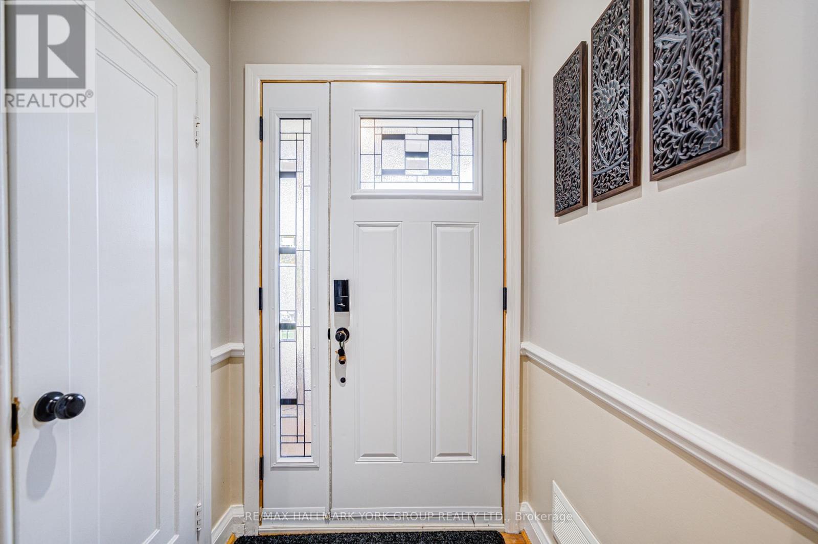 26 Gregory Street, Brampton, Ontario  L6Y 1G1 - Photo 4 - W12578300