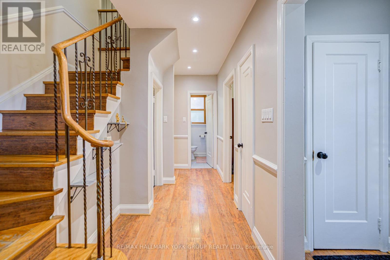 26 Gregory Street, Brampton, Ontario  L6Y 1G1 - Photo 5 - W12578300