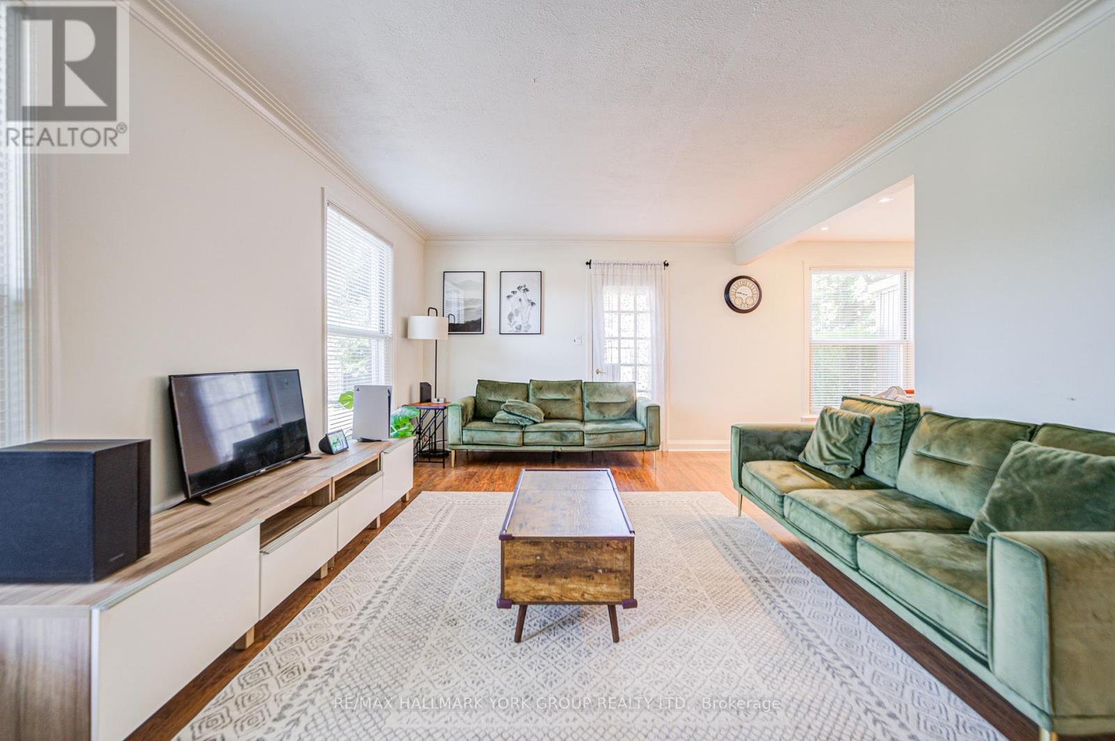 26 Gregory Street, Brampton, Ontario  L6Y 1G1 - Photo 7 - W12578300