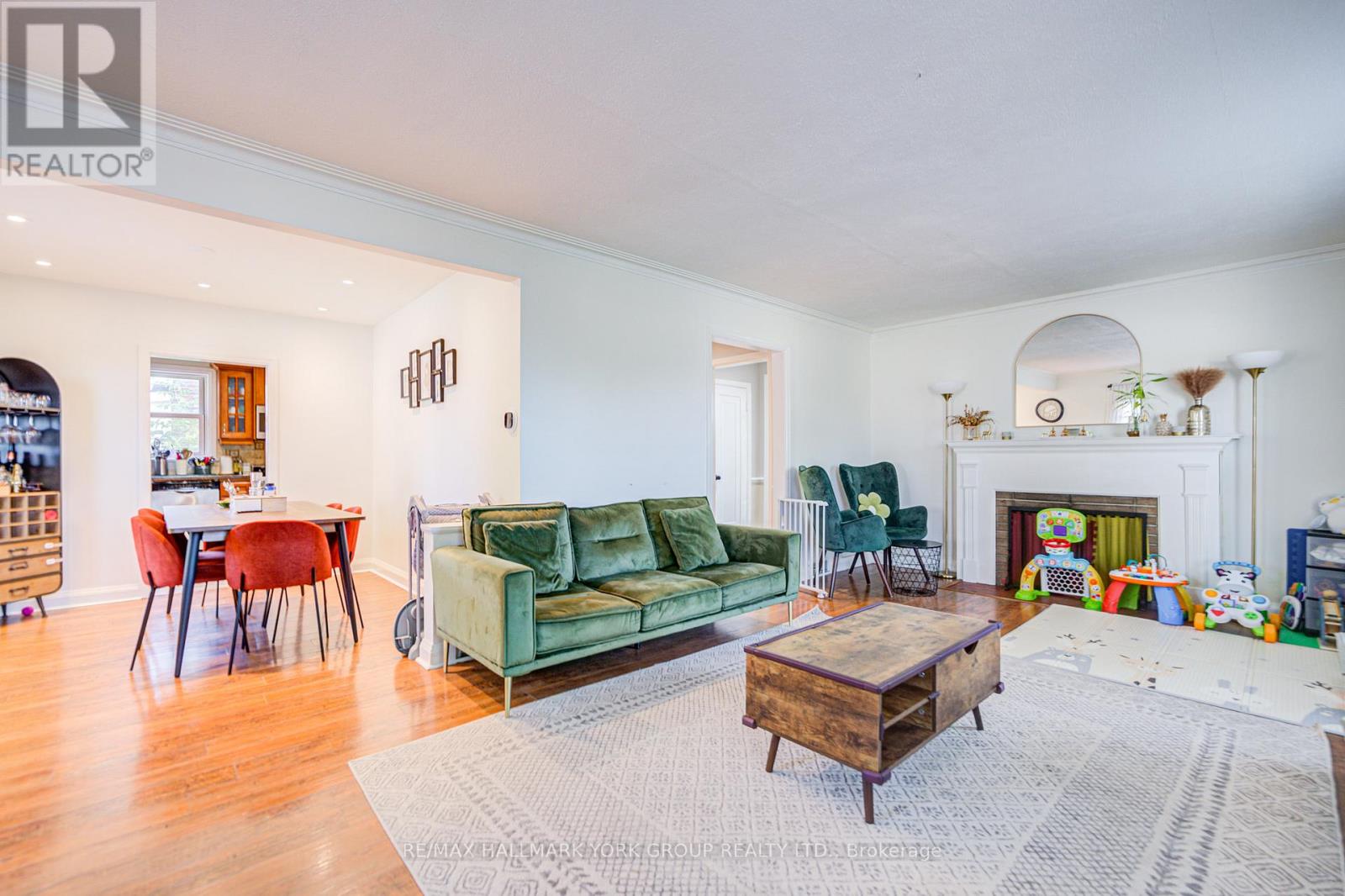 26 Gregory Street, Brampton, Ontario  L6Y 1G1 - Photo 8 - W12578300