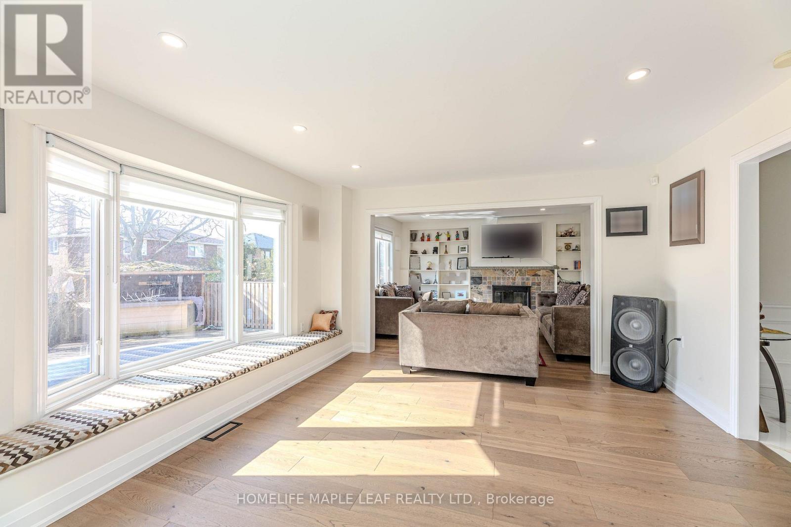 1310 Greenridge Circle, Oakville, Ontario  L6M 2J7 - Photo 16 - W12578330