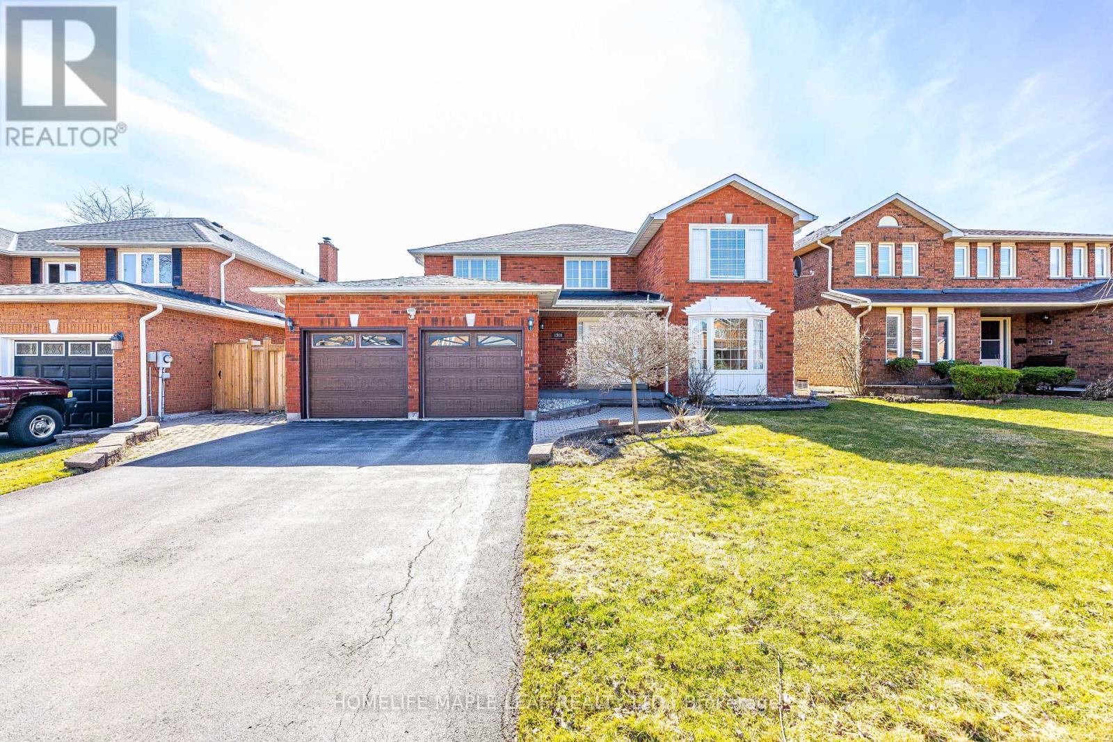 1310 Greenridge Circle, Oakville, Ontario  L6M 2J7 - Photo 2 - W12578330