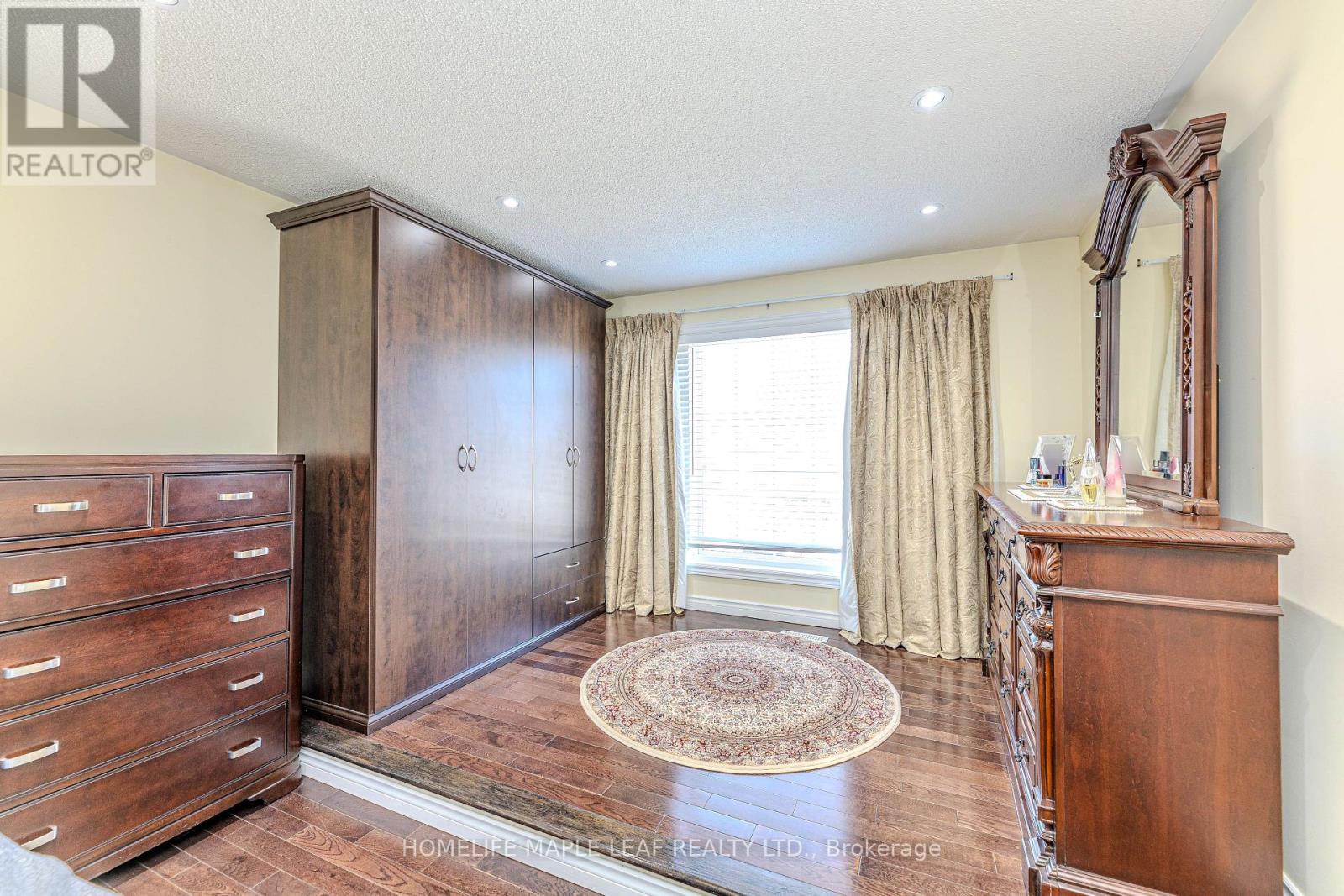 1310 Greenridge Circle, Oakville, Ontario  L6M 2J7 - Photo 34 - W12578330