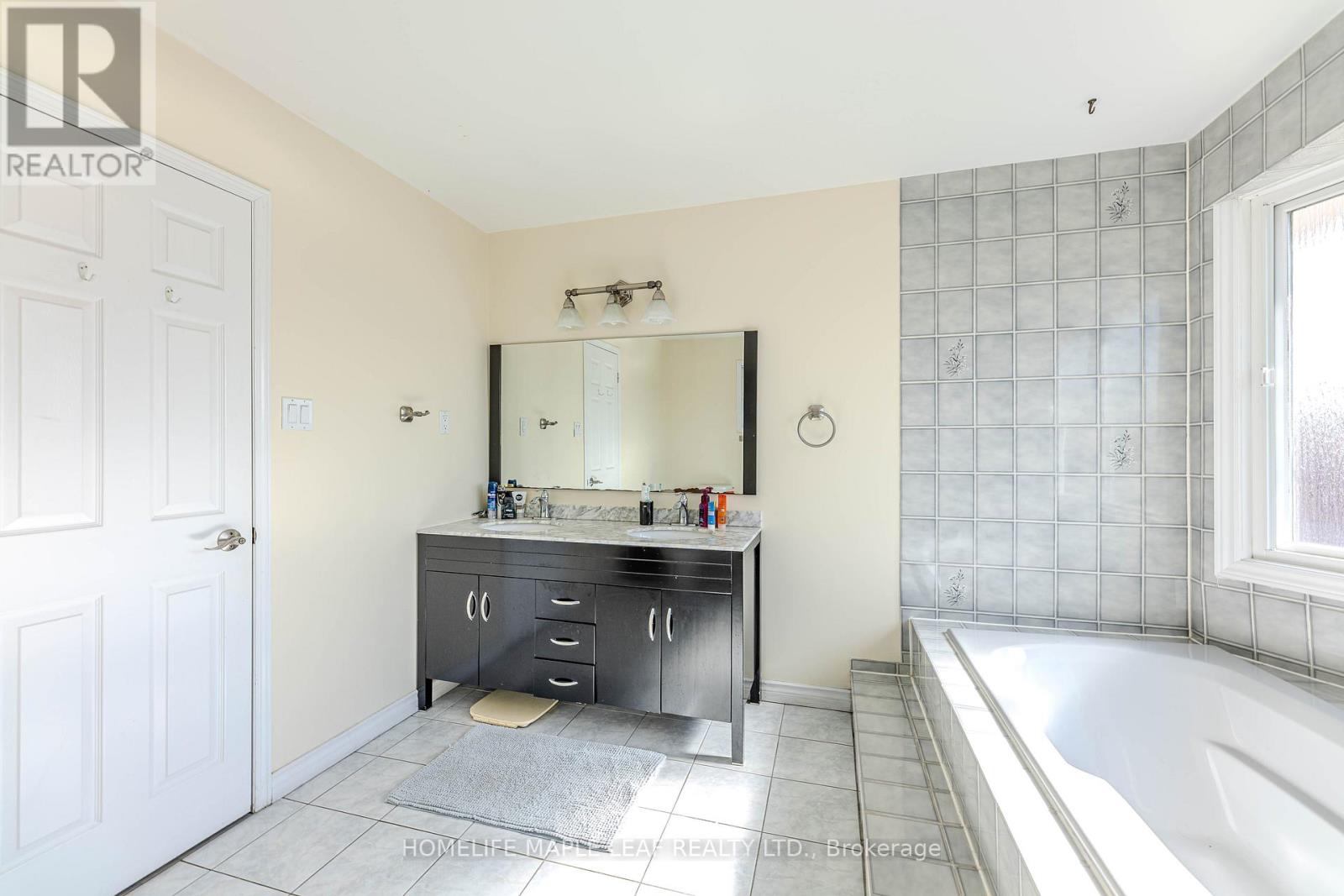 1310 Greenridge Circle, Oakville, Ontario  L6M 2J7 - Photo 37 - W12578330