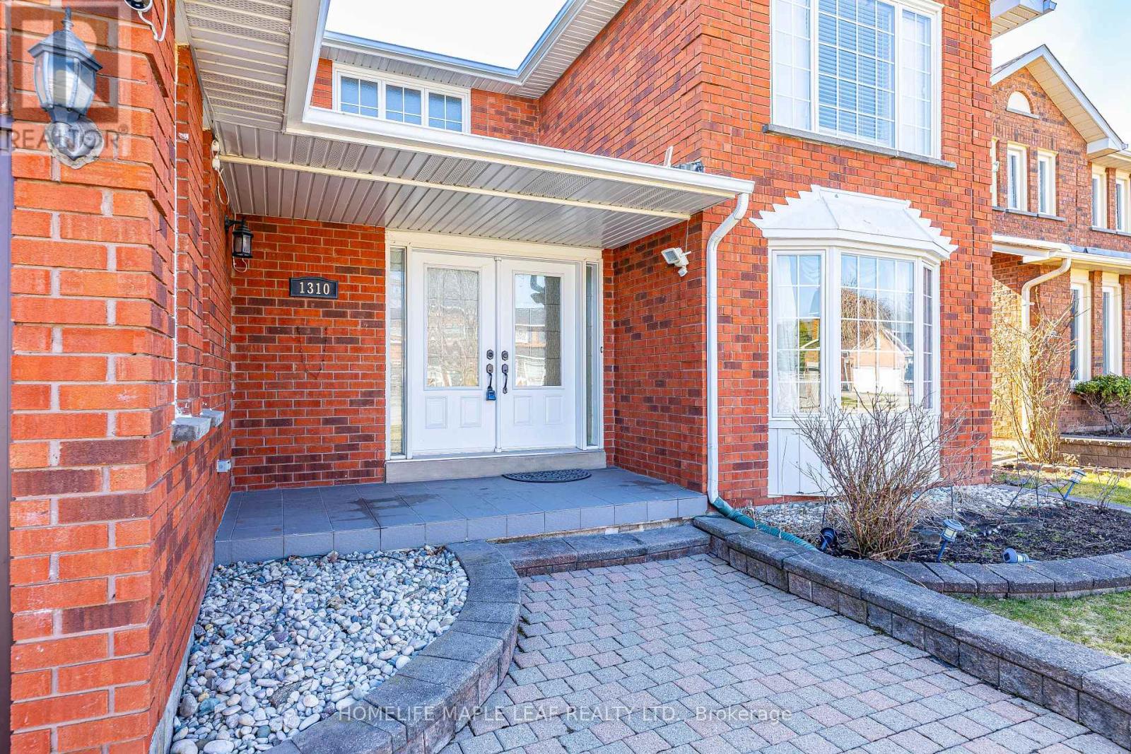 1310 Greenridge Circle, Oakville, Ontario  L6M 2J7 - Photo 4 - W12578330