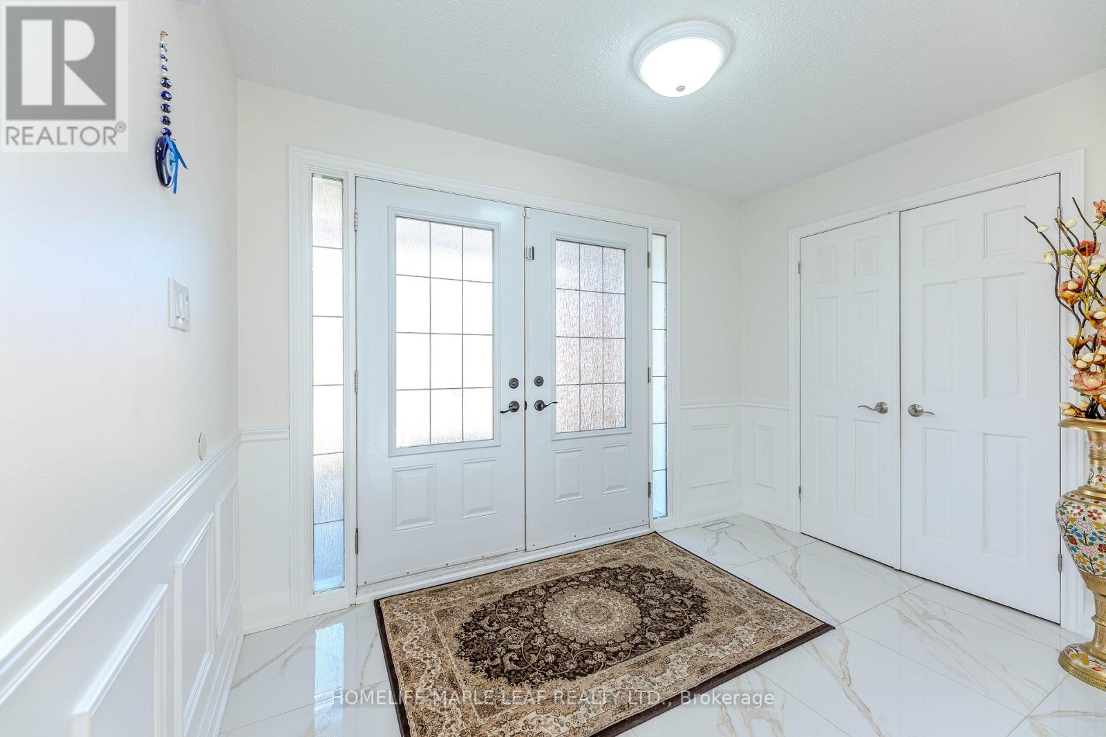 1310 Greenridge Circle, Oakville, Ontario  L6M 2J7 - Photo 5 - W12578330