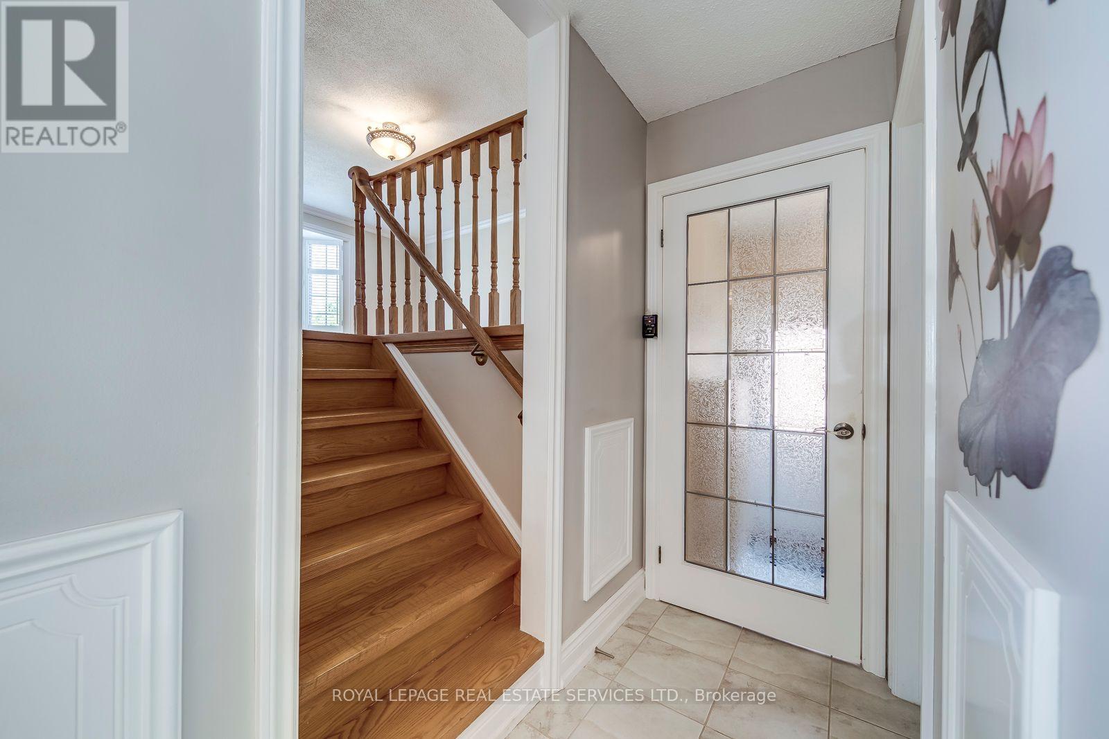 Upper - 5254 Astwell Avenue, Mississauga, Ontario  L5R 3H8 - Photo 11 - W12578368