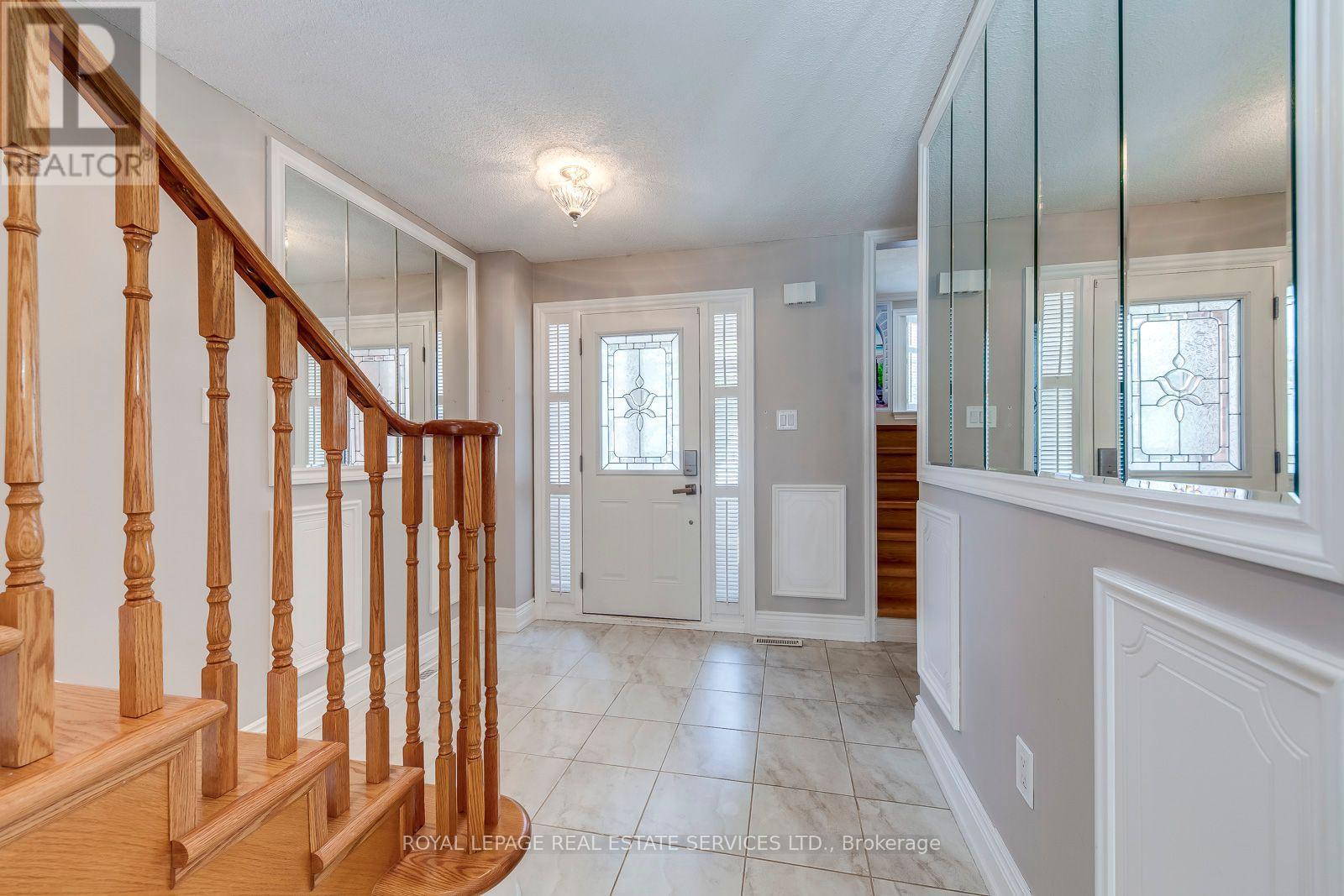 Upper - 5254 Astwell Avenue, Mississauga, Ontario  L5R 3H8 - Photo 3 - W12578368