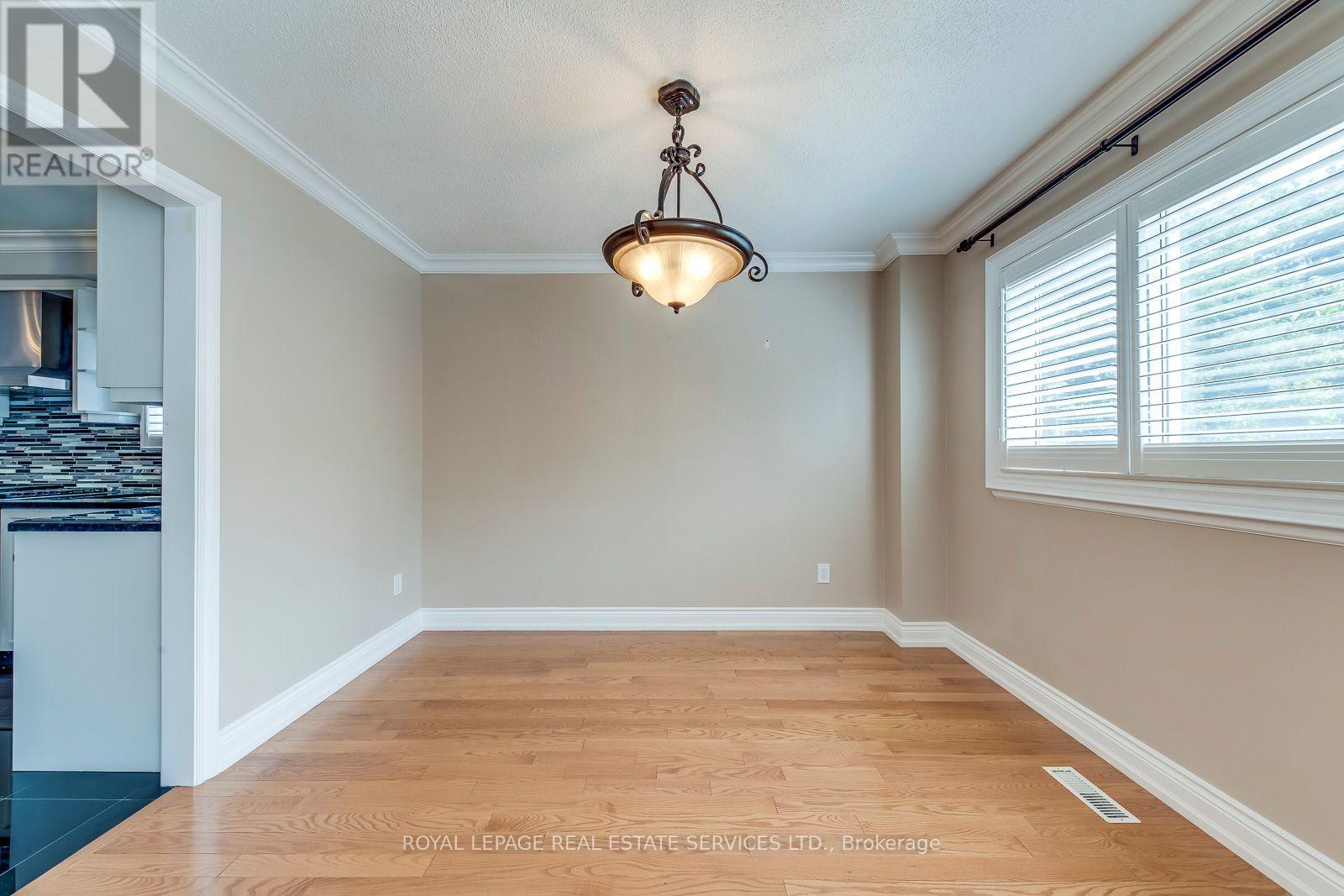 Upper - 5254 Astwell Avenue, Mississauga, Ontario  L5R 3H8 - Photo 6 - W12578368