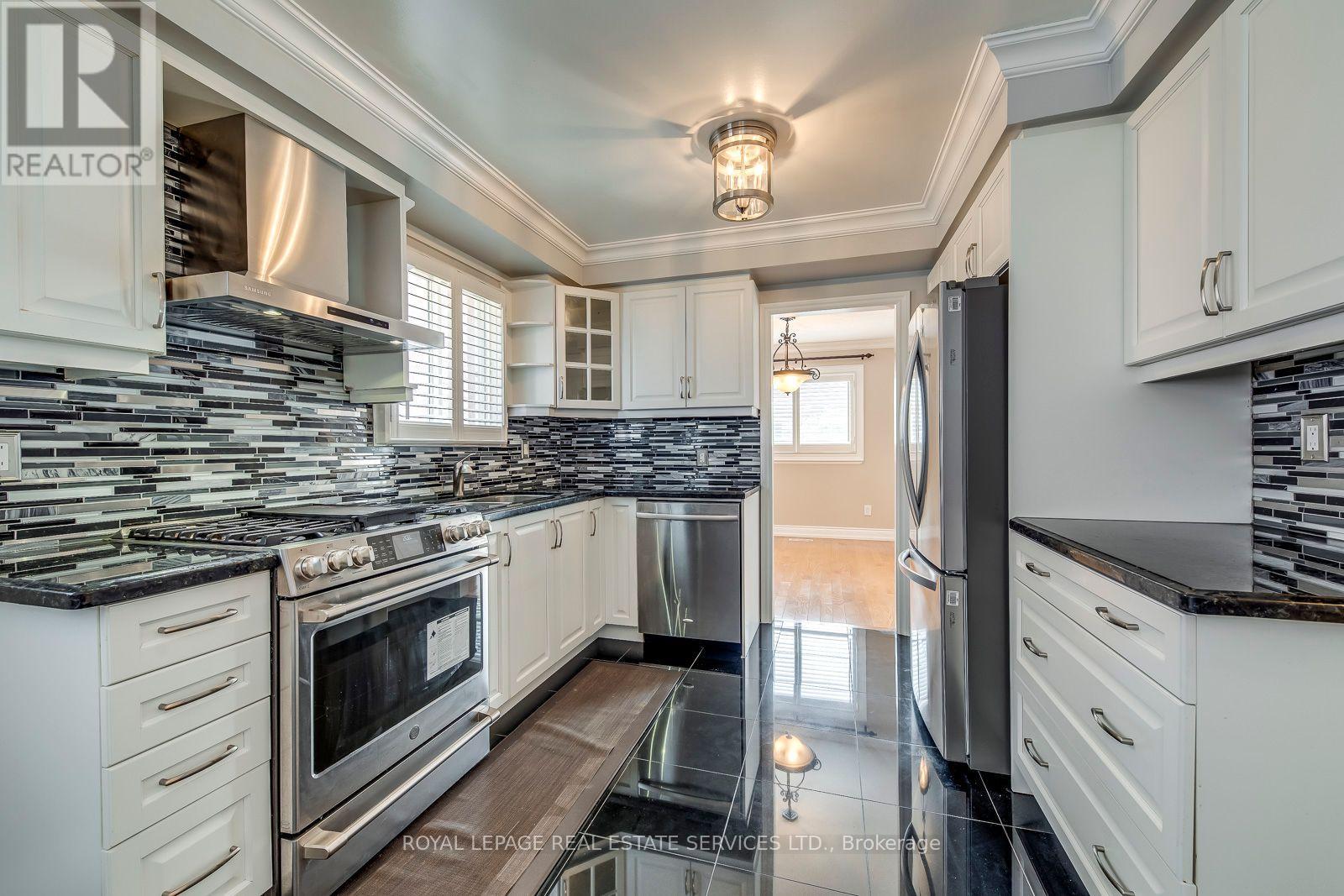 Upper - 5254 Astwell Avenue, Mississauga, Ontario  L5R 3H8 - Photo 8 - W12578368