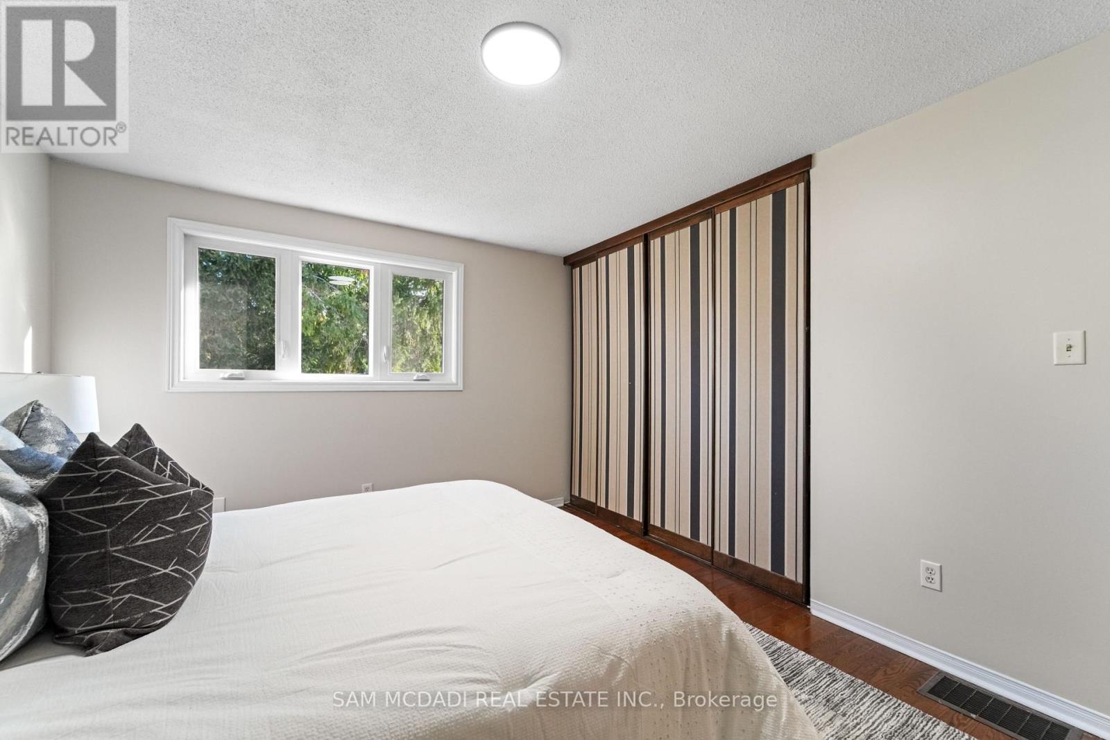 132 - 1050 Shawnmarr Road, Mississauga, Ontario  L5H 3V1 - Photo 13 - W12578374