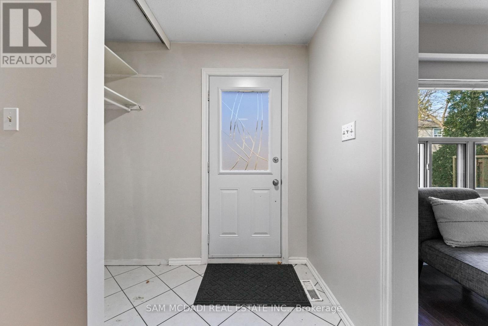 132 - 1050 Shawnmarr Road, Mississauga, Ontario  L5H 3V1 - Photo 2 - W12578374