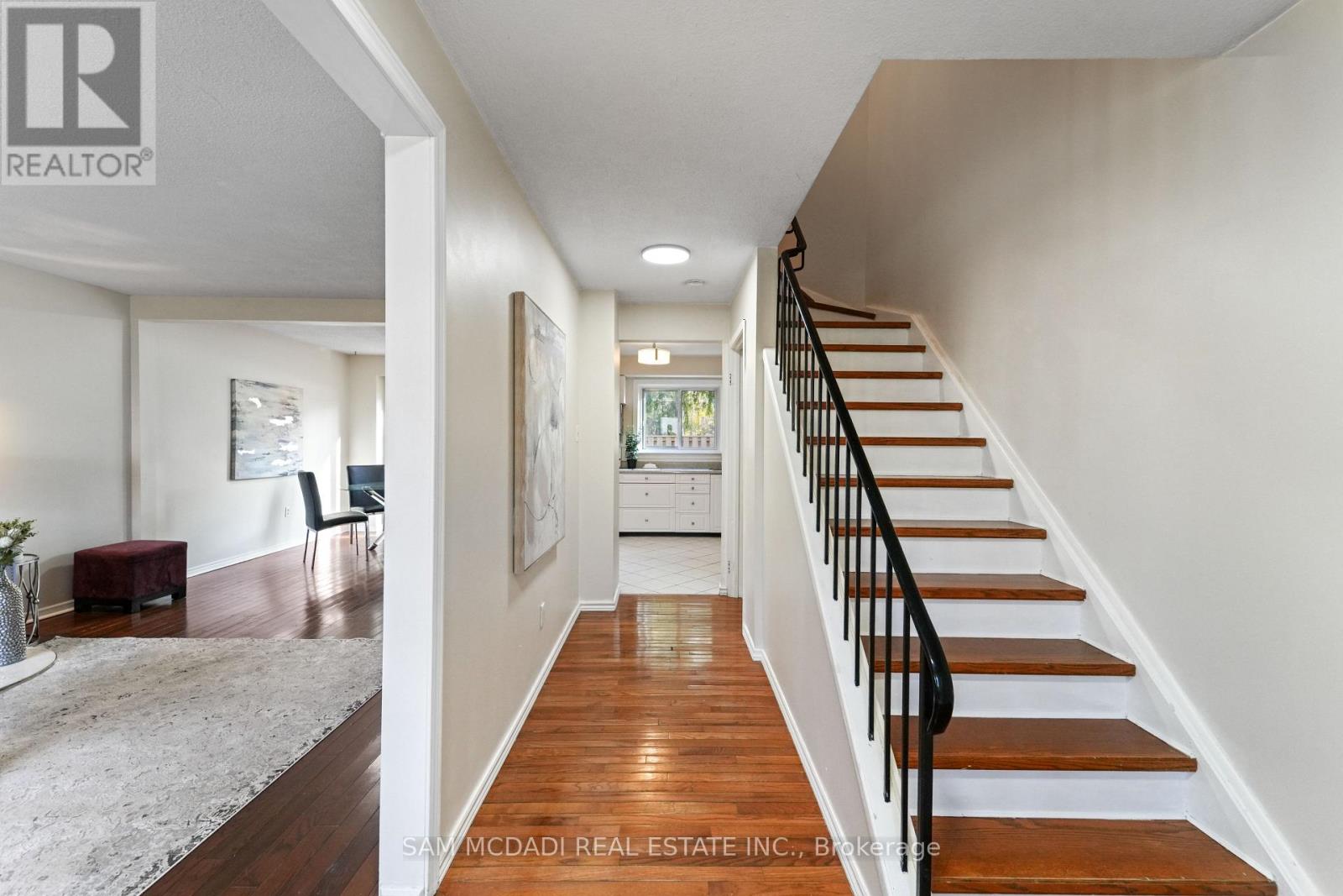 132 - 1050 Shawnmarr Road, Mississauga, Ontario  L5H 3V1 - Photo 3 - W12578374