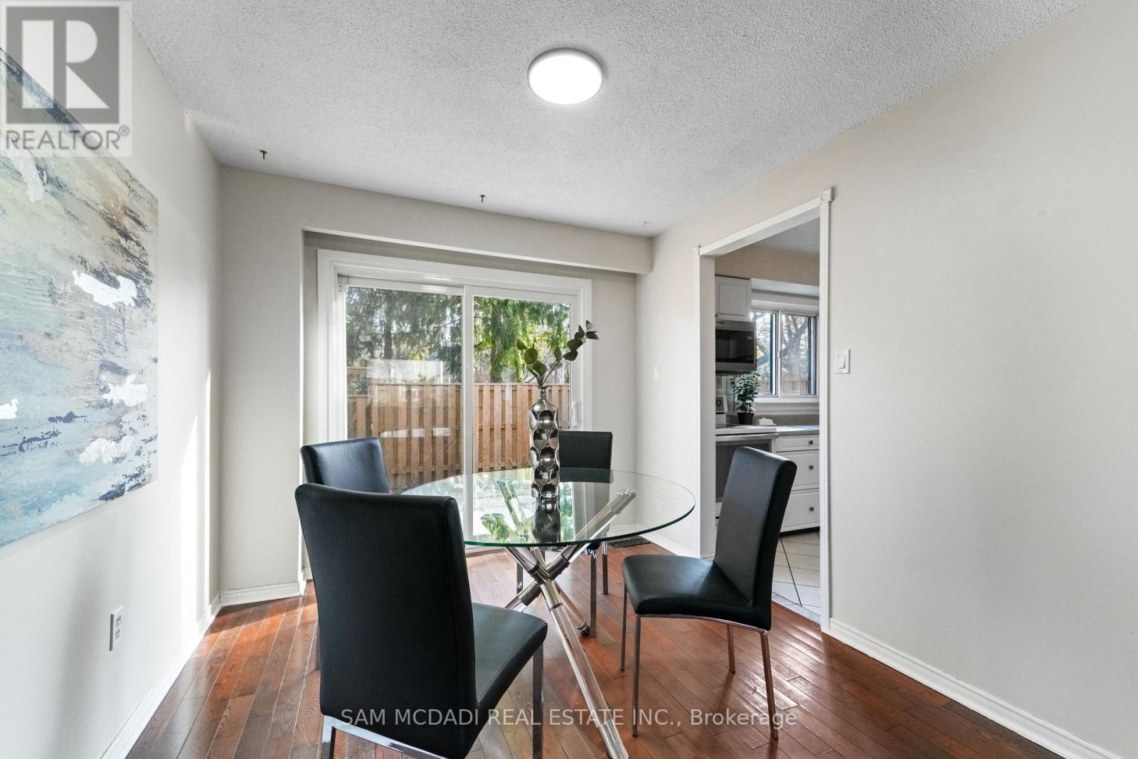 132 - 1050 Shawnmarr Road, Mississauga, Ontario  L5H 3V1 - Photo 7 - W12578374