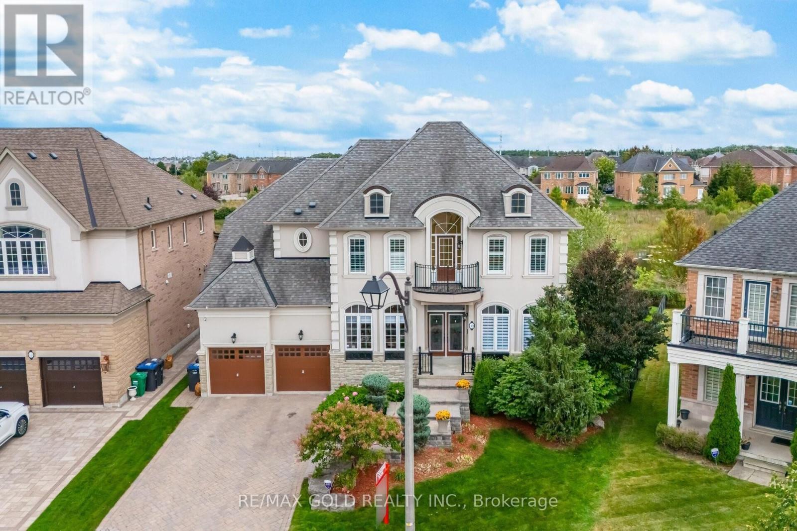 10 VISSINI WAY, Brampton, Ontario