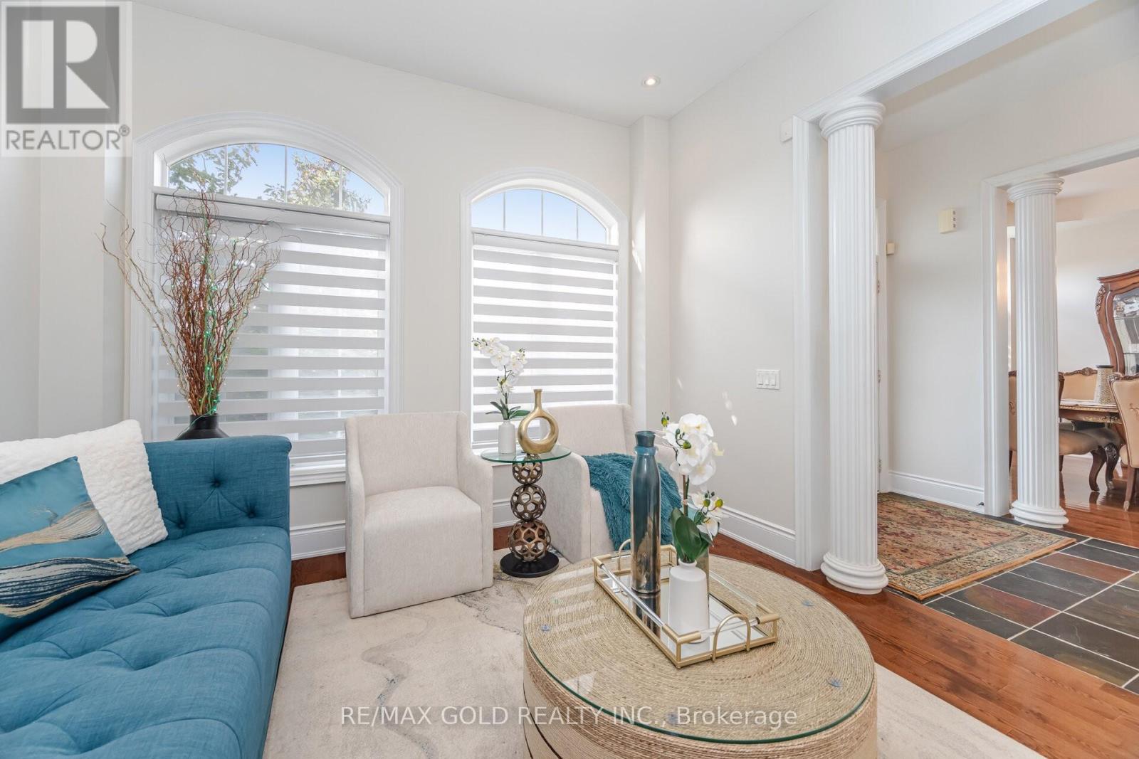 10 Vissini Way, Brampton, Ontario  L6P 2W2 - Photo 5 - W12578416