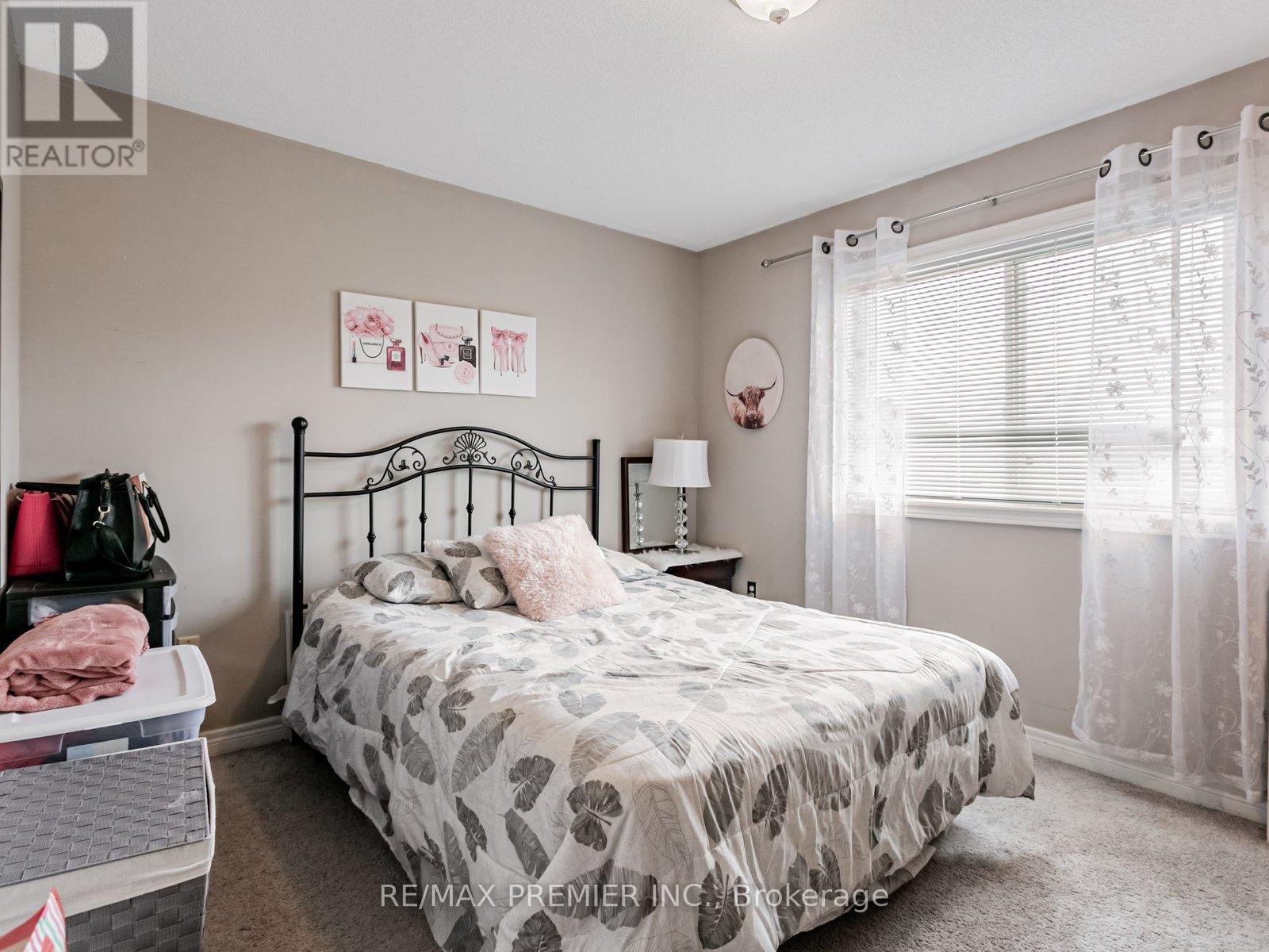 11 Four Seasons Circle, Brampton, Ontario  L7A 2A8 - Photo 10 - W12578422