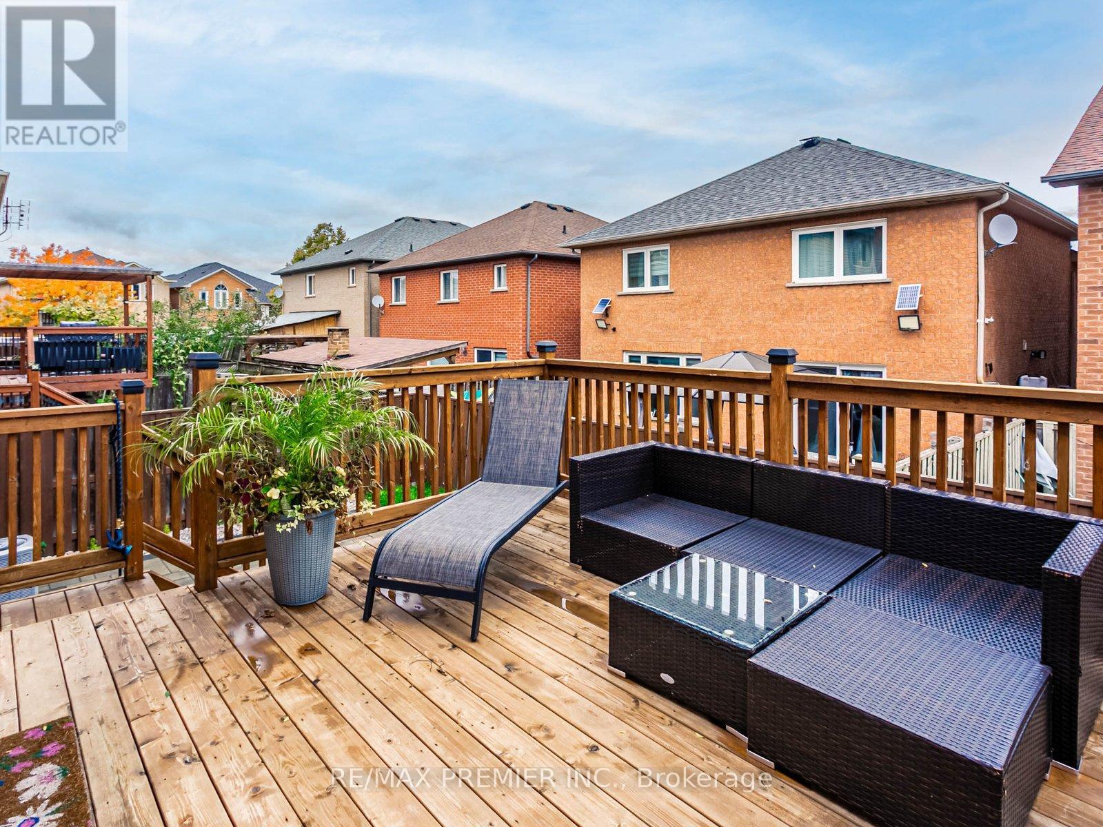 11 Four Seasons Circle, Brampton, Ontario  L7A 2A8 - Photo 13 - W12578422