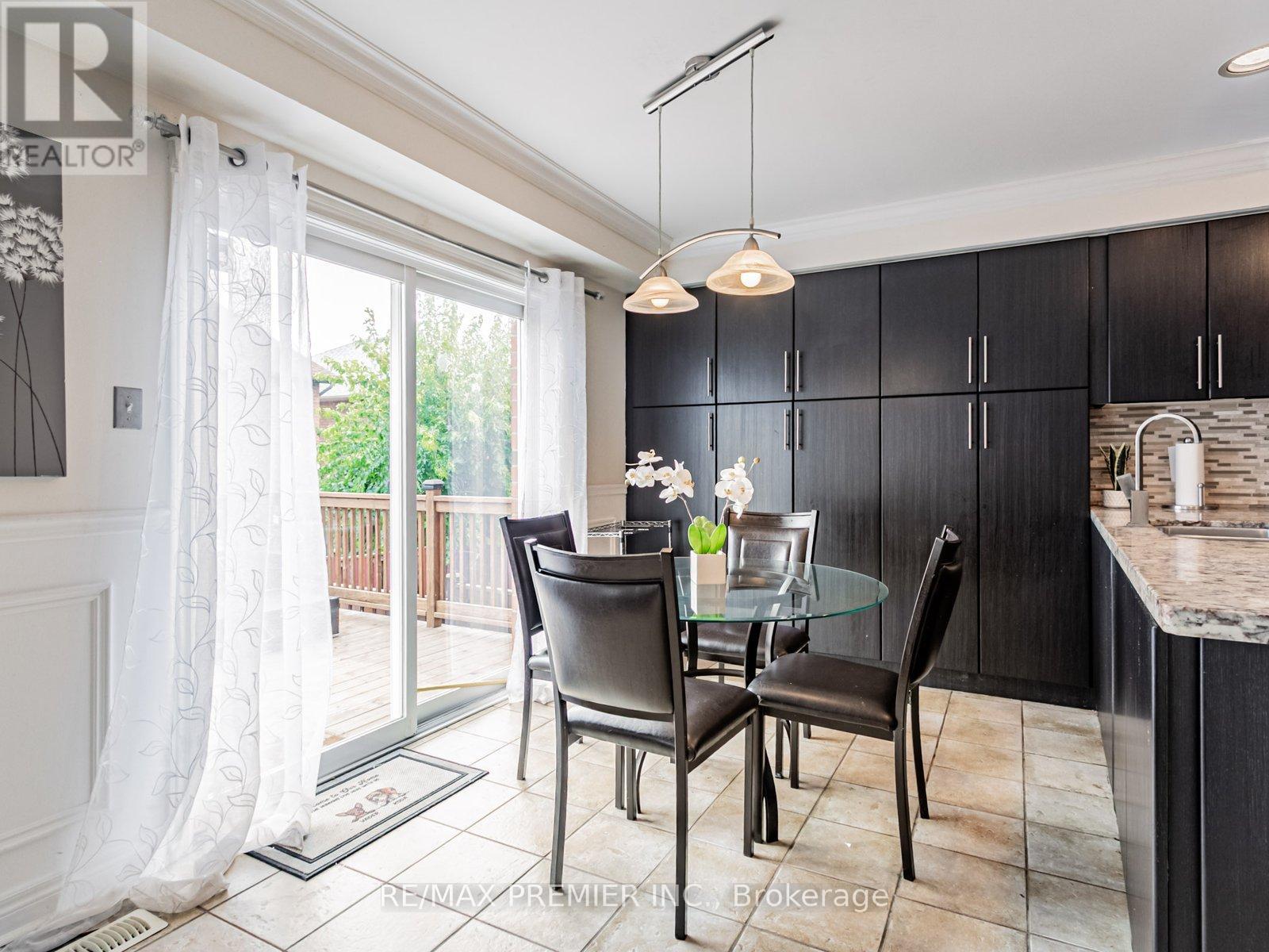 11 Four Seasons Circle, Brampton, Ontario  L7A 2A8 - Photo 6 - W12578422