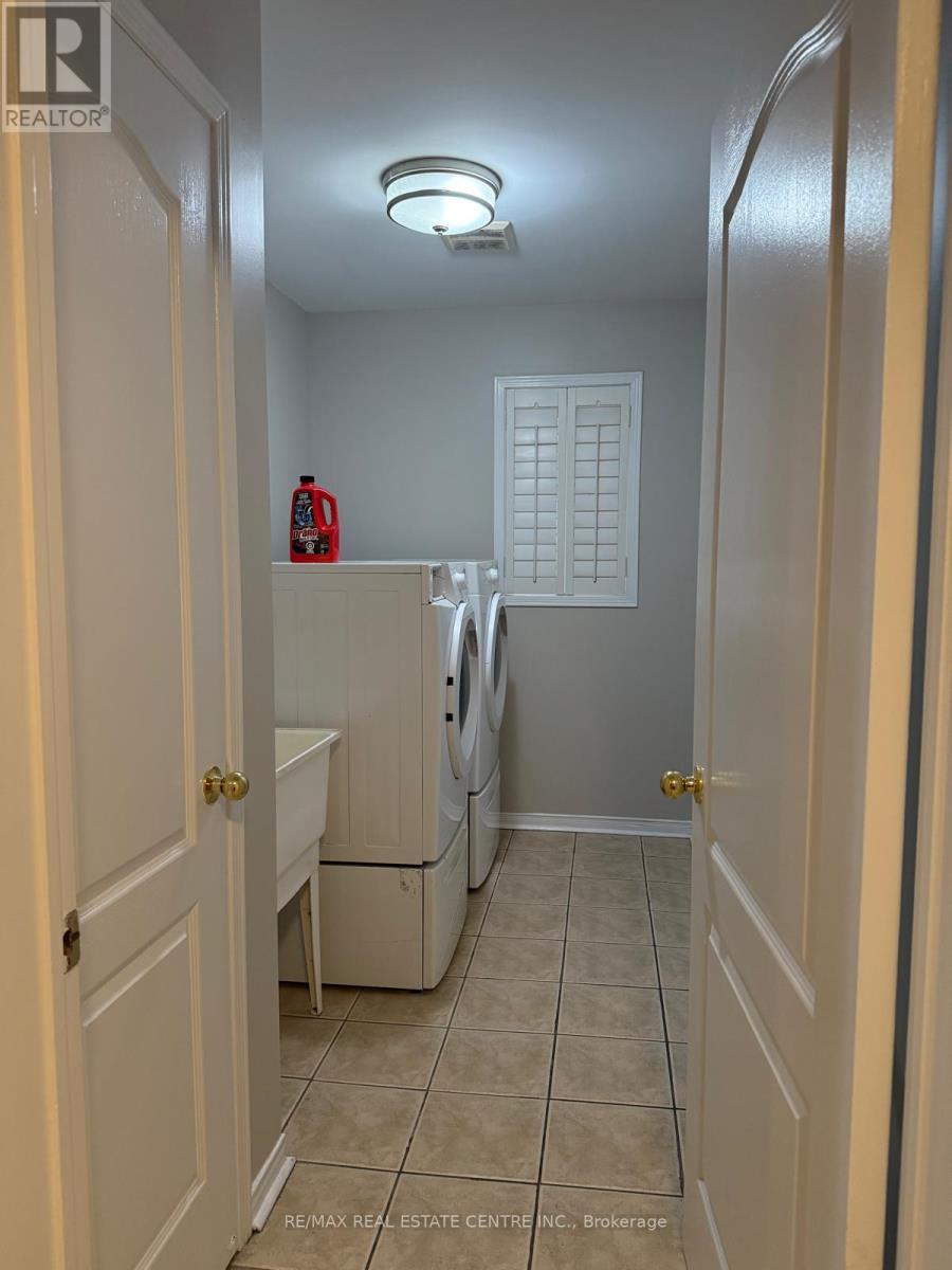 29 El Camino Way, Brampton, Ontario  L7A 3C4 - Photo 11 - W12578426