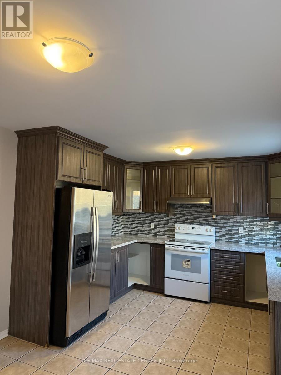 29 El Camino Way, Brampton, Ontario  L7A 3C4 - Photo 5 - W12578426