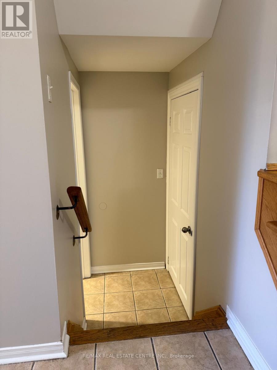 29 El Camino Way, Brampton, Ontario  L7A 3C4 - Photo 6 - W12578426