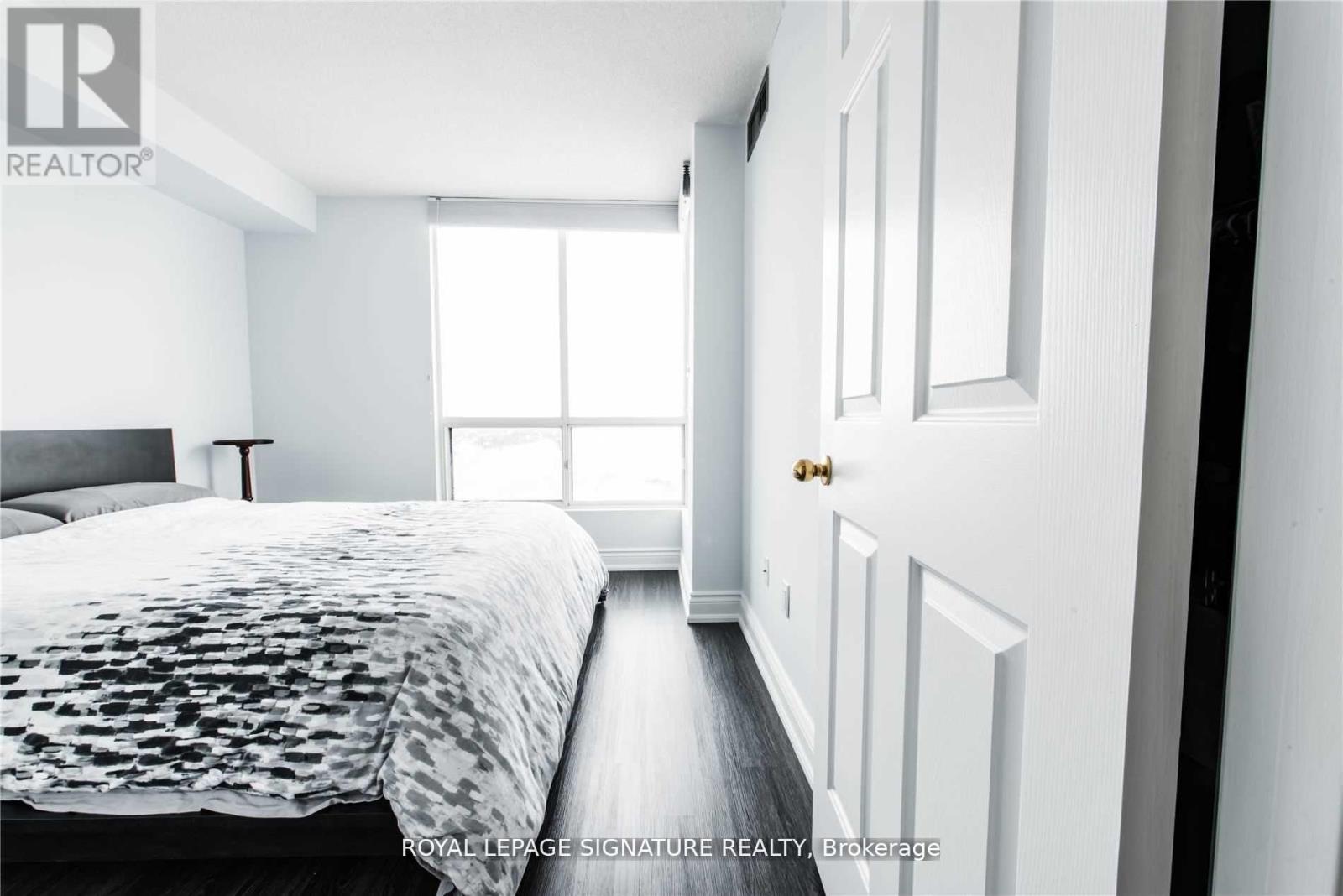 2004 - 101 Subway Crescent, Toronto, Ontario  M9B 6K4 - Photo 11 - W12578434