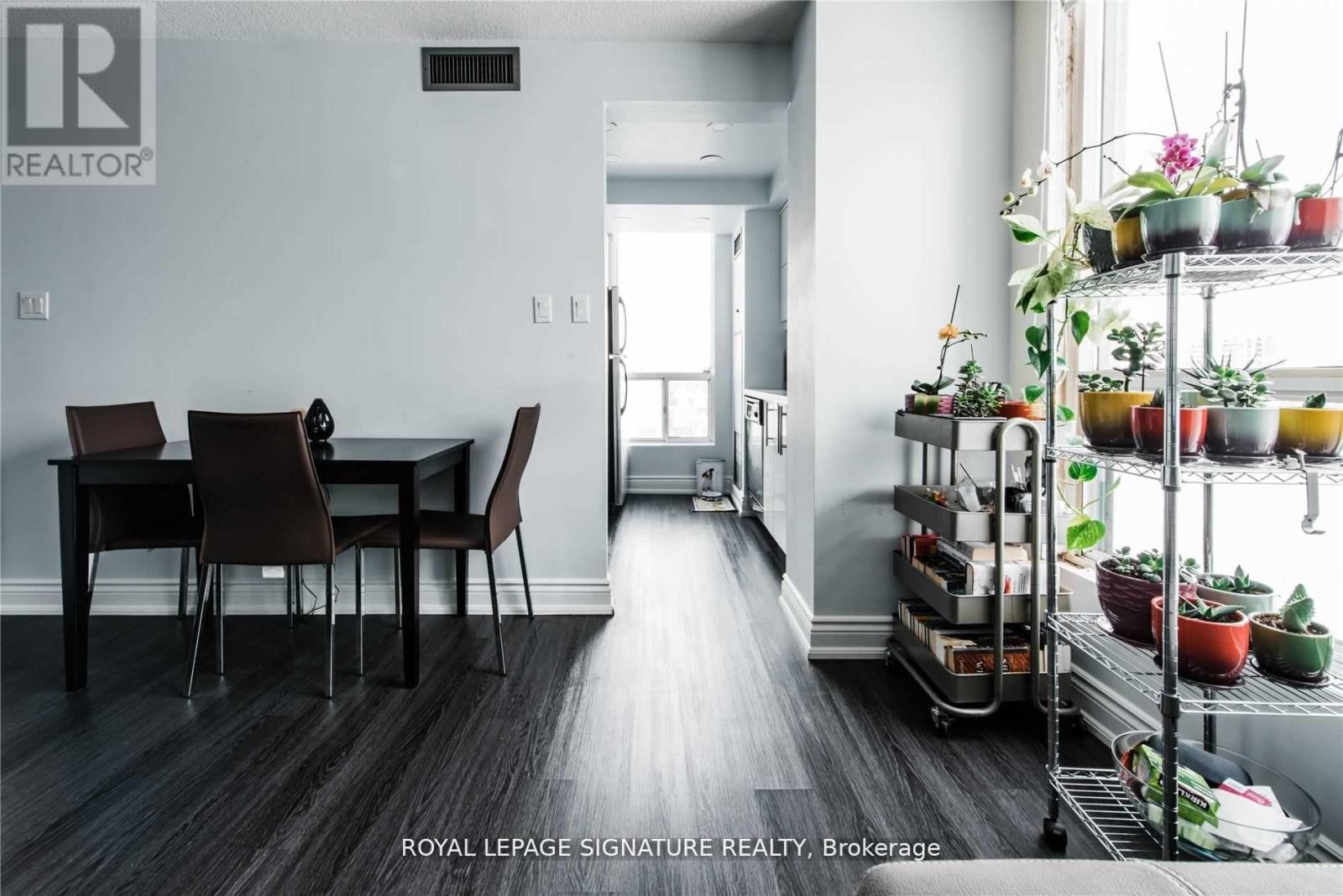 2004 - 101 Subway Crescent, Toronto, Ontario  M9B 6K4 - Photo 6 - W12578434