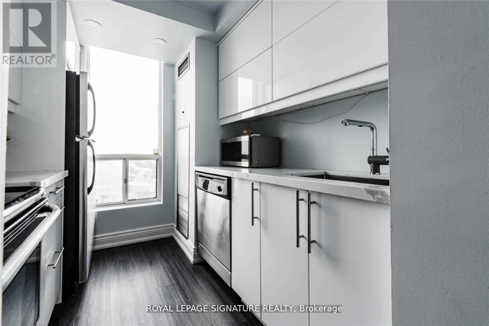 2004 - 101 Subway Crescent, Toronto, Ontario  M9B 6K4 - Photo 7 - W12578434