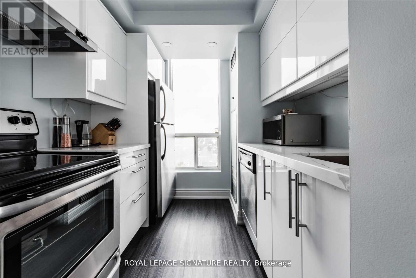 2004 - 101 Subway Crescent, Toronto, Ontario  M9B 6K4 - Photo 8 - W12578434