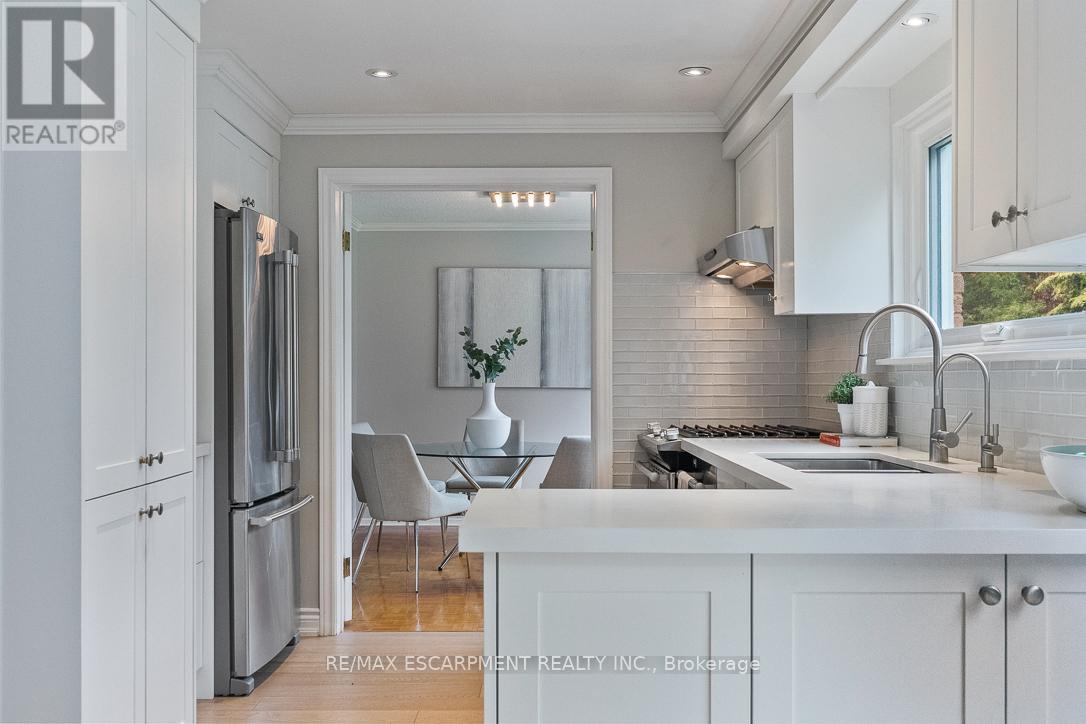 2369 Baccaro Road, Oakville, Ontario  L6J 5V9 - Photo 10 - W12578440