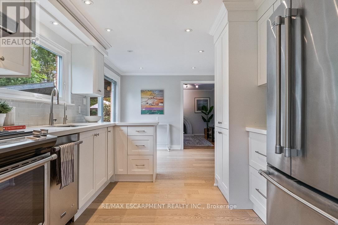 2369 Baccaro Road, Oakville, Ontario  L6J 5V9 - Photo 11 - W12578440