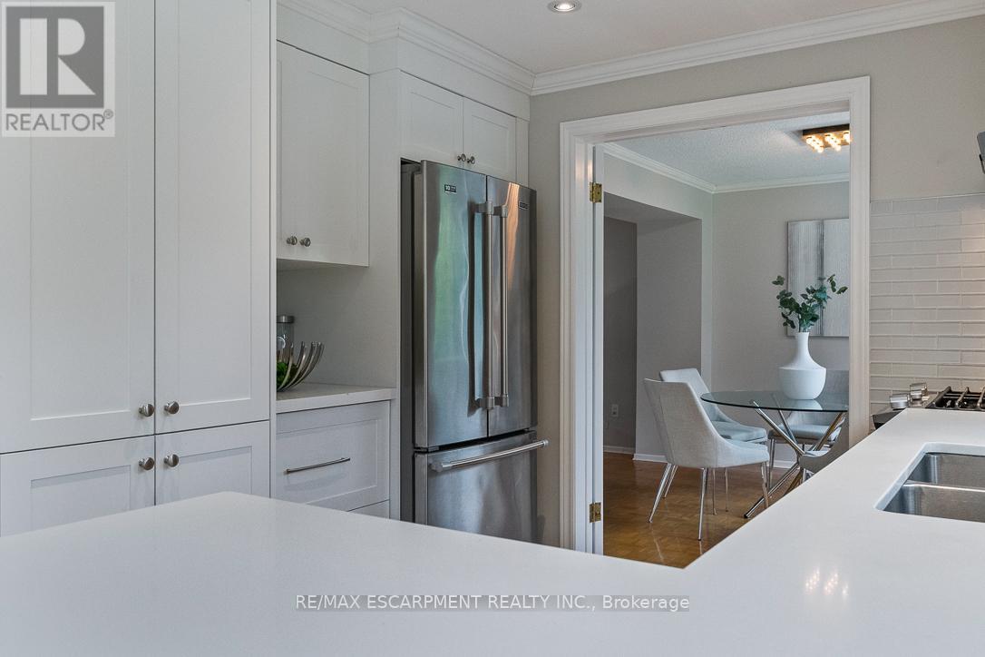 2369 Baccaro Road, Oakville, Ontario  L6J 5V9 - Photo 12 - W12578440