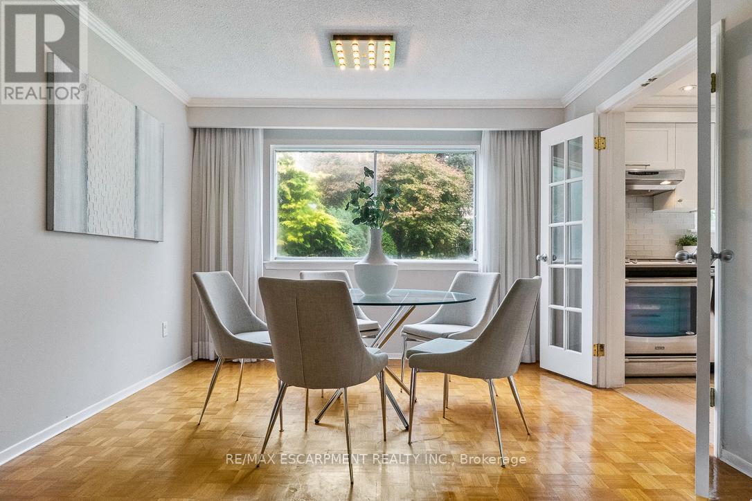 2369 Baccaro Road, Oakville, Ontario  L6J 5V9 - Photo 8 - W12578440