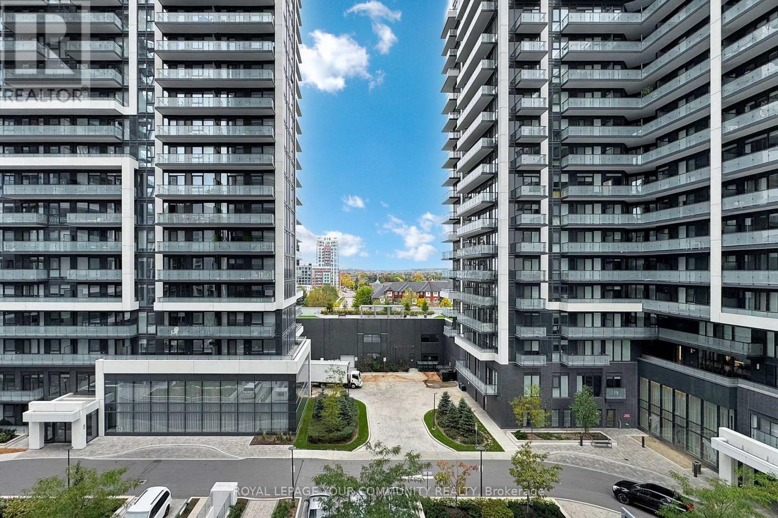 1704 - 75 Oneida Crescent, Richmond Hill, Ontario  L4B 0H3 - Photo 2 - N12577072