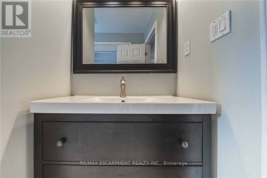 55 Morwick Drive, Hamilton, Ontario  L9G 4Y4 - Photo 23 - X12578288