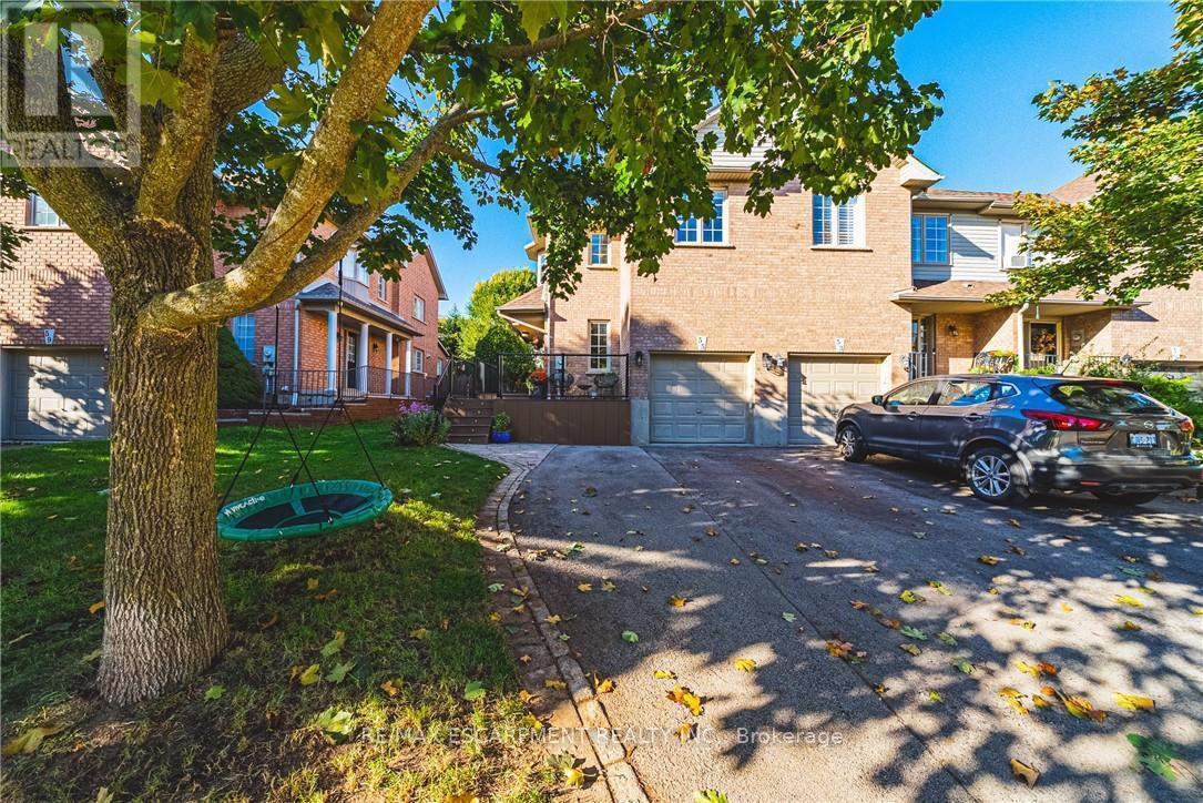 55 Morwick Drive, Hamilton, Ontario  L9G 4Y4 - Photo 3 - X12578288