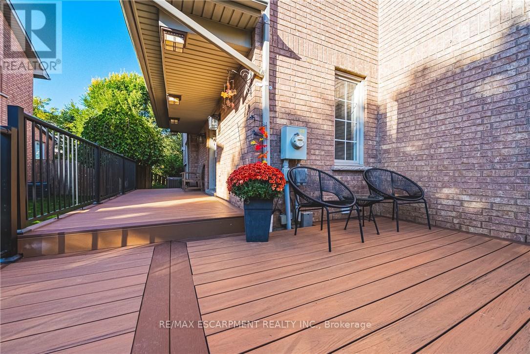 55 Morwick Drive, Hamilton, Ontario  L9G 4Y4 - Photo 4 - X12578288