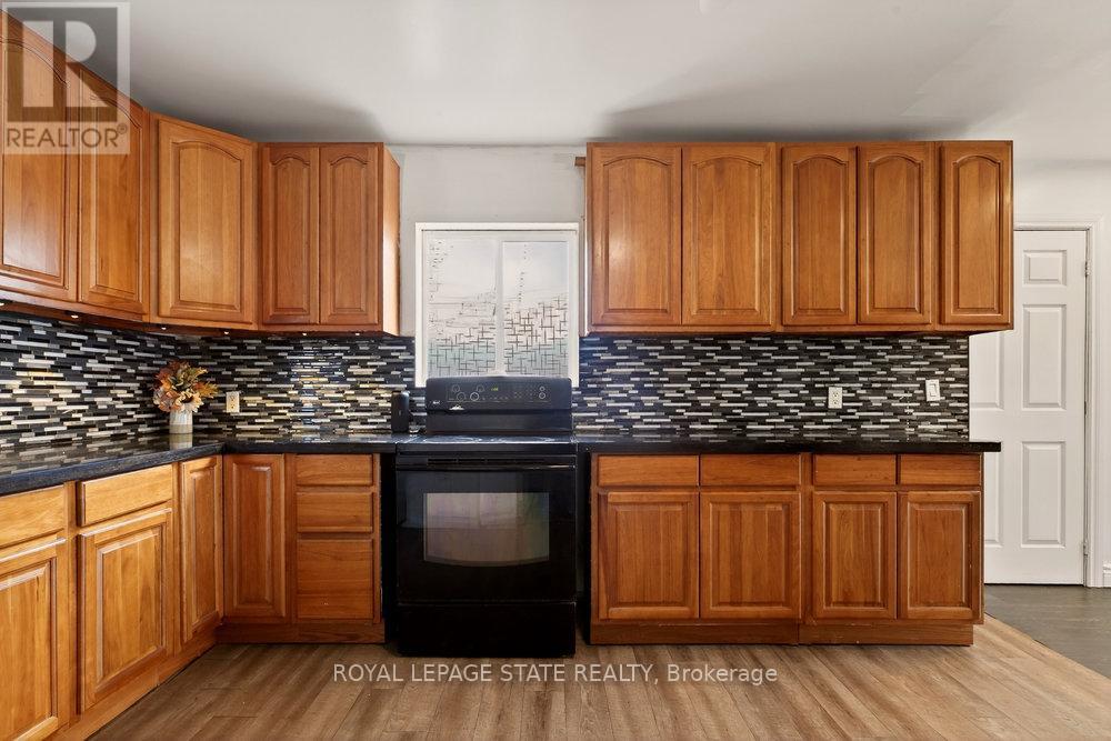 163 Hope Avenue, Hamilton, Ontario  L8H 2E7 - Photo 12 - X12578404