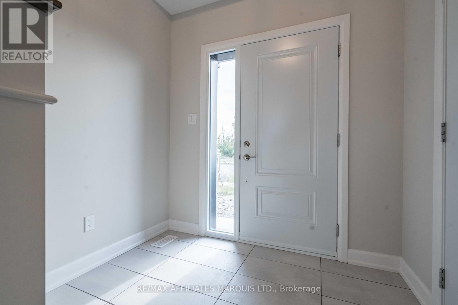 112 Woodland Drive, Cornwall, Ontario  K6H 0H2 - Photo 2 - X12578498