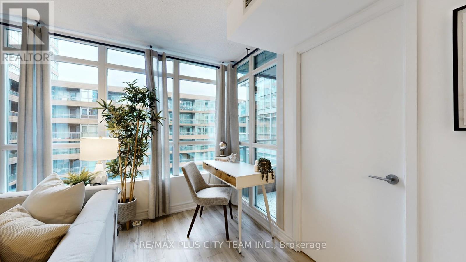 830 - 10 Capreol Court, Toronto, Ontario  M5V 4B3 - Photo 7 - C12578476