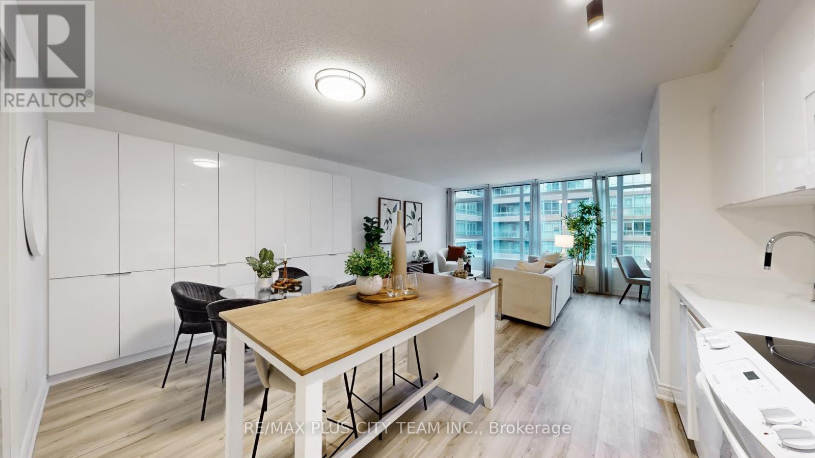 830 - 10 Capreol Court, Toronto, Ontario  M5V 4B3 - Photo 9 - C12578476