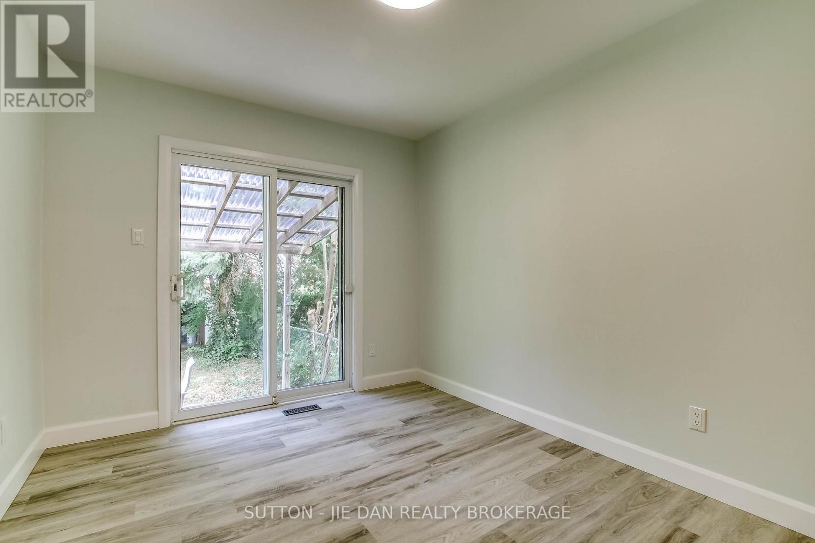 42 Wenlock Crescent, London North, Ontario  N6G 3B6 - Photo 11 - X12319138