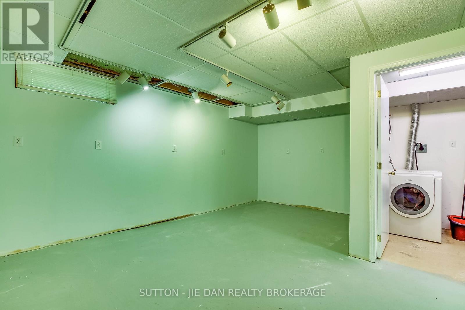 42 Wenlock Crescent, London North, Ontario  N6G 3B6 - Photo 15 - X12319138